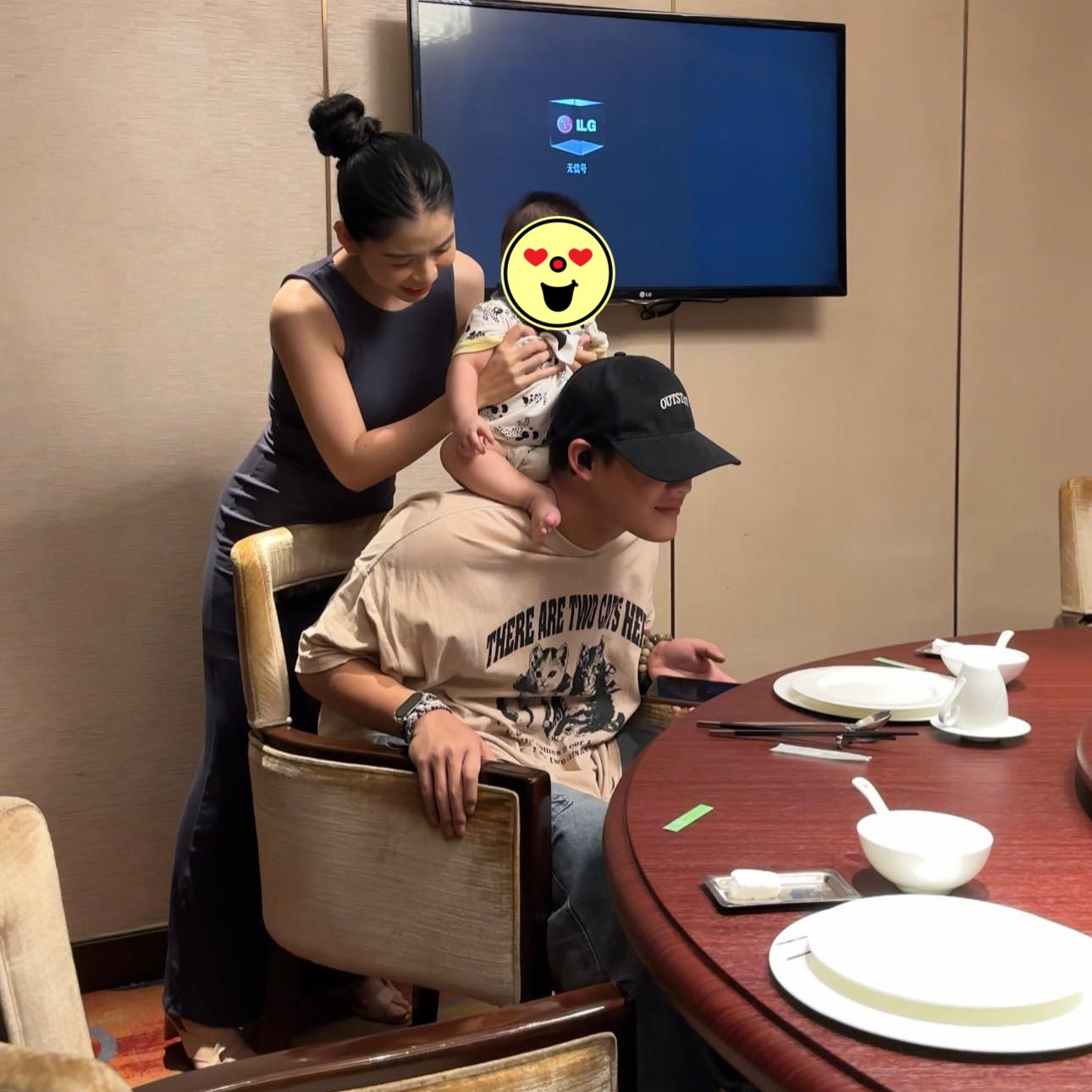 Hằng Du Mục chấp nhận ra đi tay trắng nhưng đổi lại có được quyền nuôi các người con.