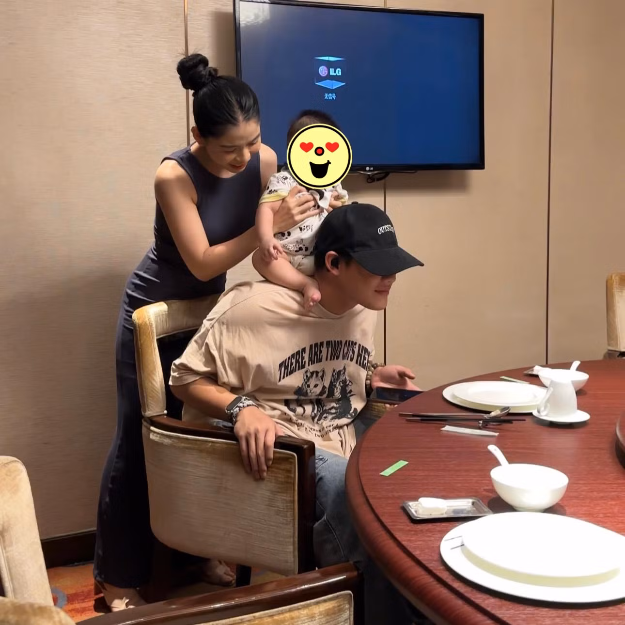 Hằng Du Mục chấp nhận ra đi tay trắng nhưng đổi lại có được quyền nuôi các người con.