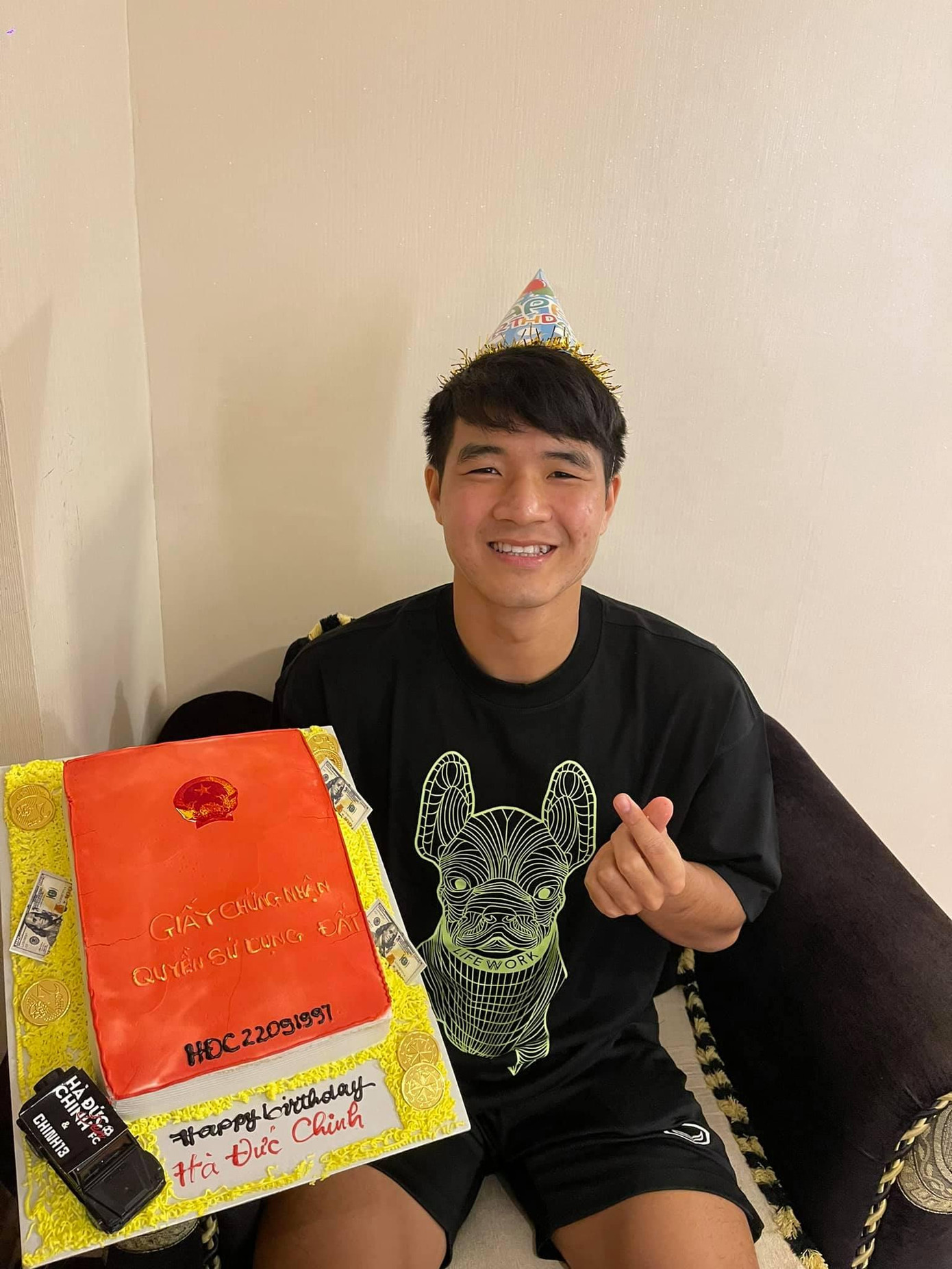 Những chiếc bánh kem độc đáo mà Hà Đức Chinh được tặng vào sinh nhật năm nay.