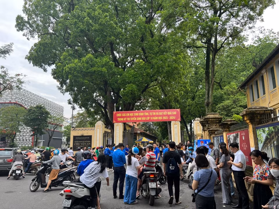 Điểm thi trường THPT chuyên Chu Văn An. Điểm thi trường THPT chuyên Chu Văn An.