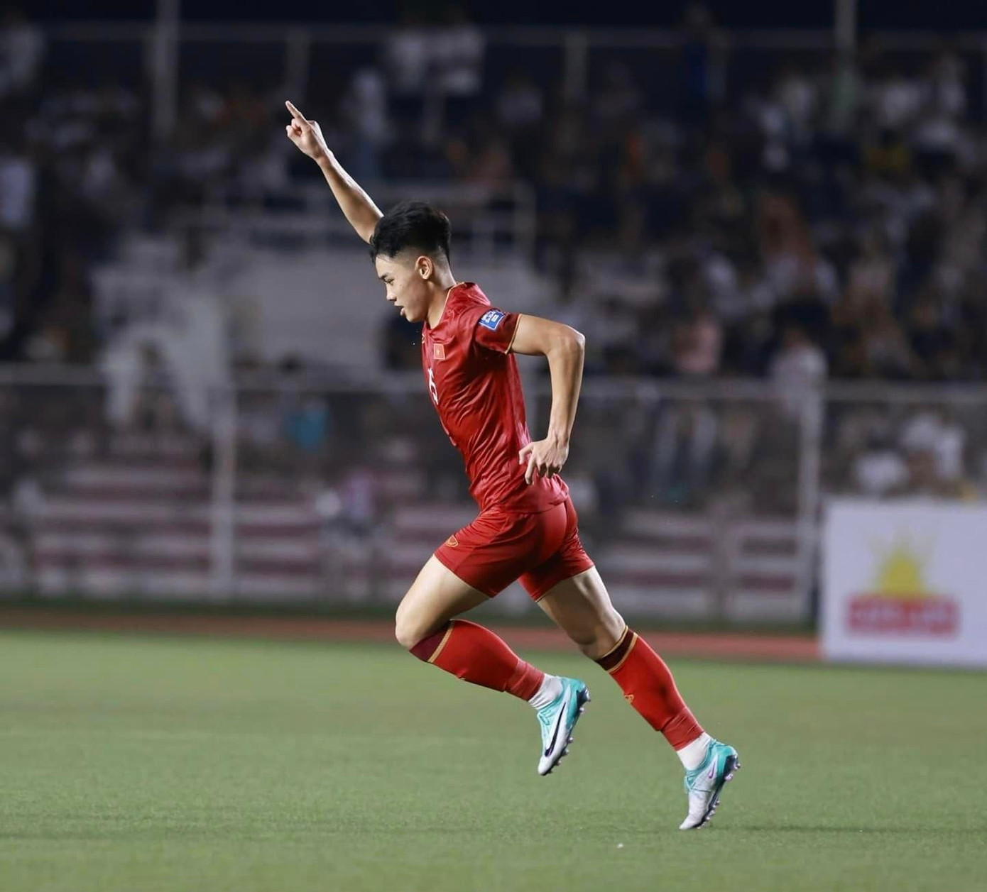 Đình Bắc ăn mừng bàn thắng ấn định tỷ số 2-0 cho ĐT Việt Nam. (Ảnh: FBNV)