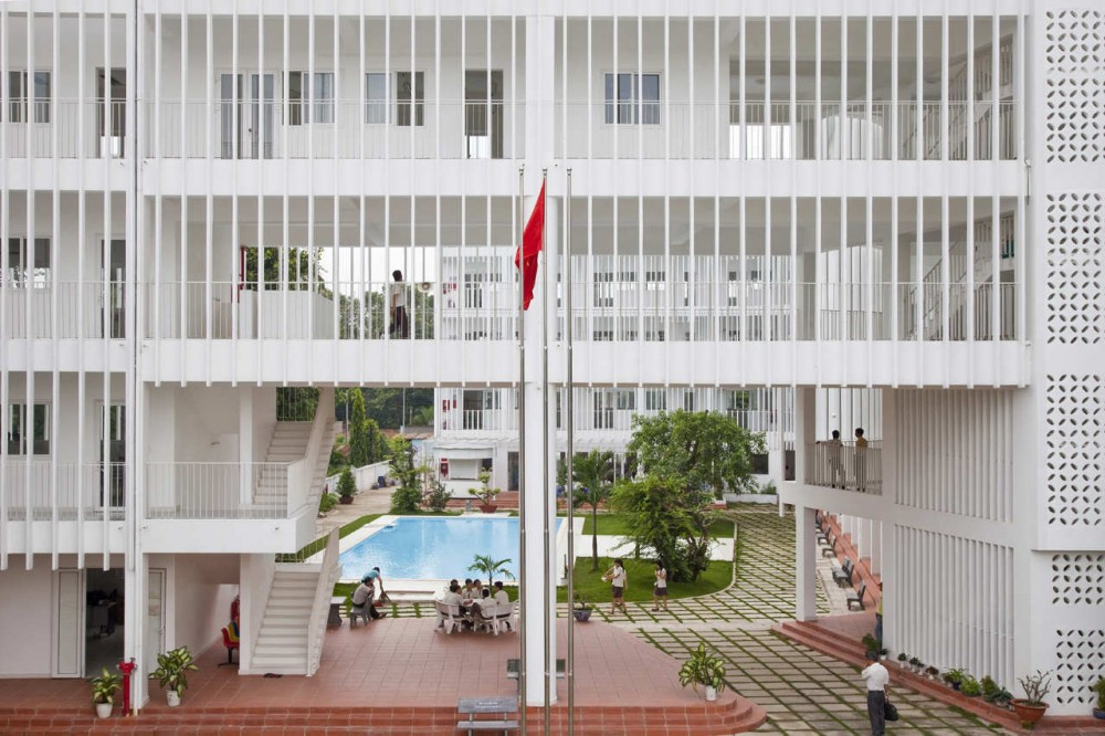 Trường TH - THCS - THPT Phan Chu Trinh cho học sinh thi sớm một ngày so với lịch. Trường TH - THCS - THPT Phan Chu Trinh cho học sinh thi sớm một ngày so với lịch.