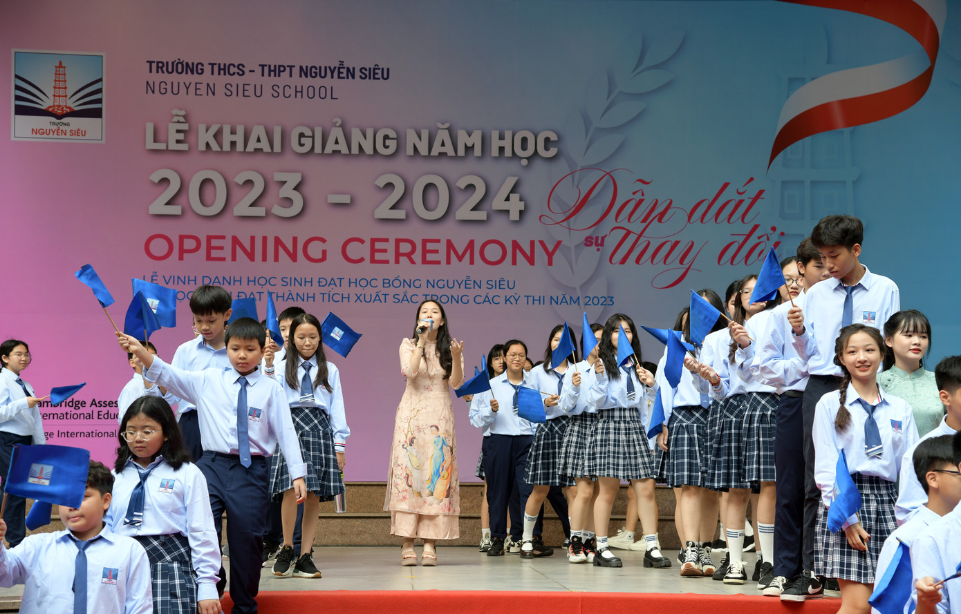 Những tiết mục văn nghệ ấn tượng trong buổi lễ khai giảng. Những tiết mục văn nghệ ấn tượng trong buổi lễ khai giảng.