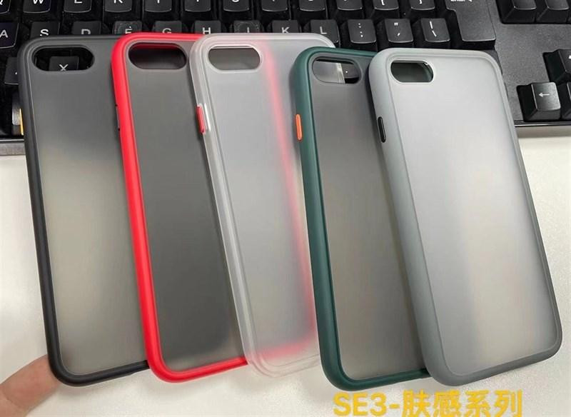 Ốp lưng của iPhone SE 3 cho thấy thiết bị sẽ sở hữu cụm camera kép. (Ảnh: LEAK Tech VN) Ốp lưng của iPhone SE 3 cho thấy thiết bị sẽ sở hữu cụm camera kép. (Ảnh: LEAK Tech VN)