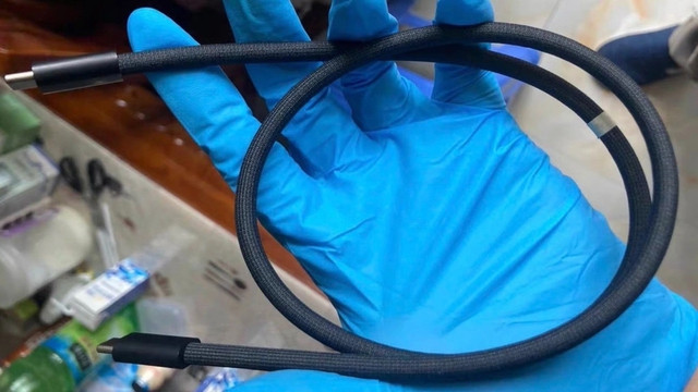 Hình ảnh được cho là cáp sạc nhanh 150 W của iPhone 15 Pro và iPhone 15 Pro Max. (Ảnh: Majin Bu) Hình ảnh được cho là cáp sạc nhanh 150 W của iPhone 15 Pro và iPhone 15 Pro Max. (Ảnh: Majin Bu)