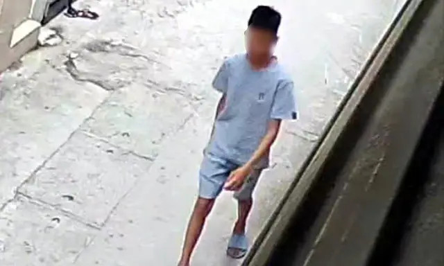 Nam sinh N.S.H rời khỏi nhà từ 17h chiều 8/6. (Ảnh cắt từ camera an ninh) Nam sinh N.S.H rời khỏi nhà từ 17h chiều 8/6. (Ảnh cắt từ camera an ninh)