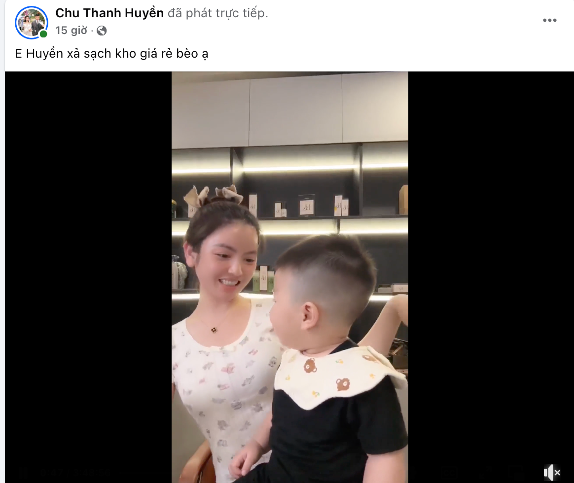 Chu Thanh Huyền vẫn liên tục livestream dù đang vướng phải lùm xùm.