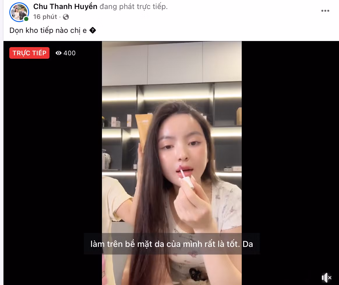 Chu Thanh Huyền vẫn liên tục livestream dù đang vướng phải lùm xùm. Chu Thanh Huyền vẫn liên tục livestream dù đang vướng phải lùm xùm.