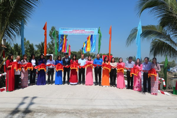 Khánh thành cầu Kênh Giáo Đường tại ấp Bình Thuận, xã Bình Thành, huyện Thanh Bình. Khánh thành cầu Kênh Giáo Đường tại ấp Bình Thuận, xã Bình Thành, huyện Thanh Bình.