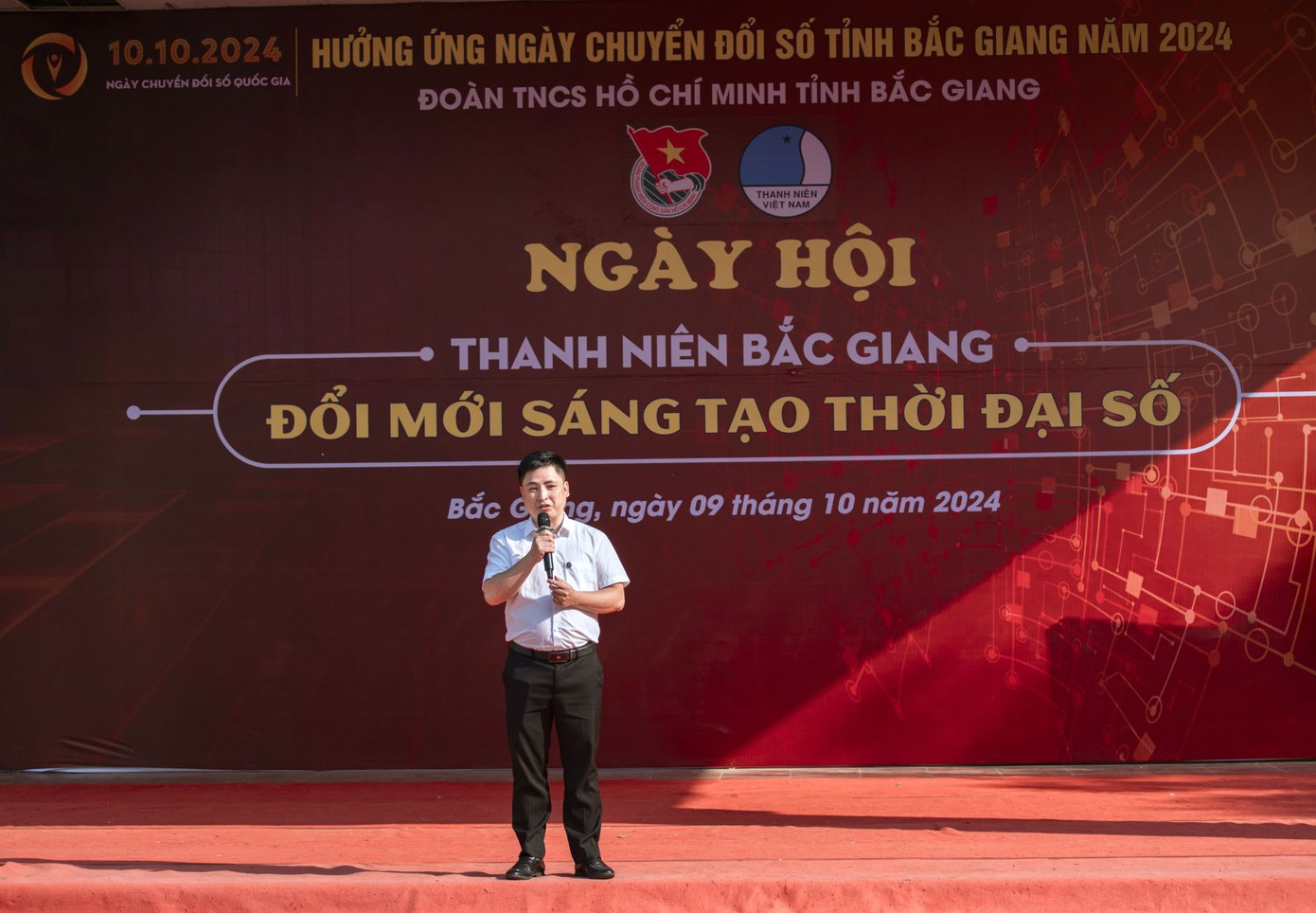 Talkshow “Trí tuệ nhân tạo - Công nghệ tương lai”. Talkshow “Trí tuệ nhân tạo - Công nghệ tương lai”.