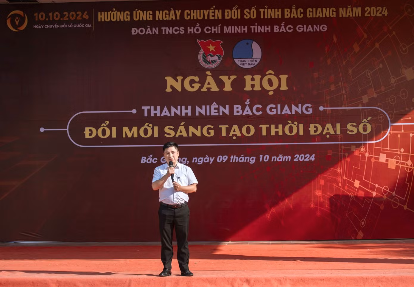 Talkshow “Trí tuệ nhân tạo - Công nghệ tương lai”. Talkshow “Trí tuệ nhân tạo - Công nghệ tương lai”.