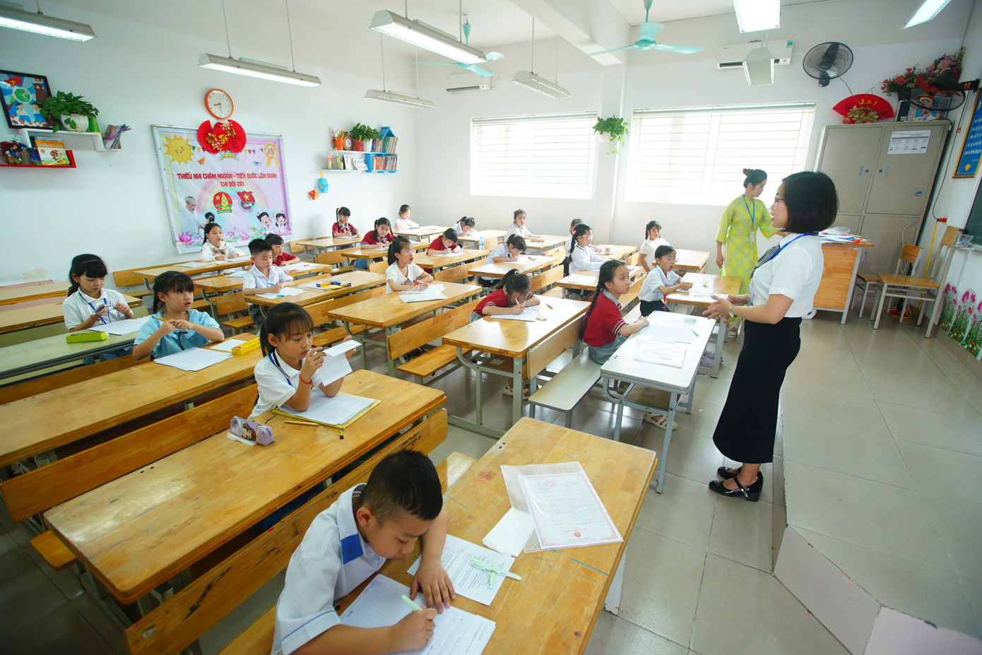 Hơn 500 thí sinh tham dự vòng Chung kết cuộc thi Chữ đẹp Việt - lần 2 vào sáng 19/4. Hơn 500 thí sinh tham dự vòng Chung kết cuộc thi Chữ đẹp Việt - lần 2 vào sáng 19/4.