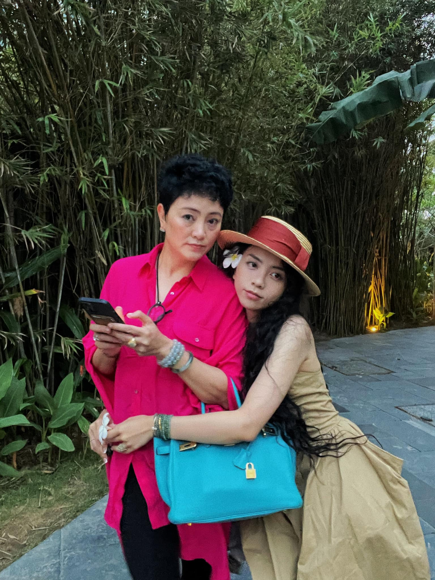 Tô Sa và mẹ - cô Văn Thùy Dương.