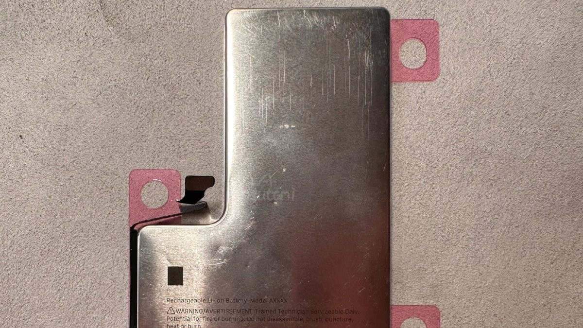 Pin iPhone mới sẽ dày hơn 10% để có thời lượng sử dụng tốt hơn. Pin iPhone mới sẽ dày hơn 10% để có thời lượng sử dụng tốt hơn.