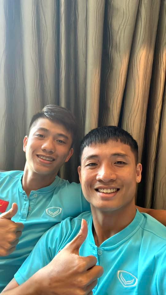 Cầu thủ Bùi Tiến Dũng và Phan Văn Đức.