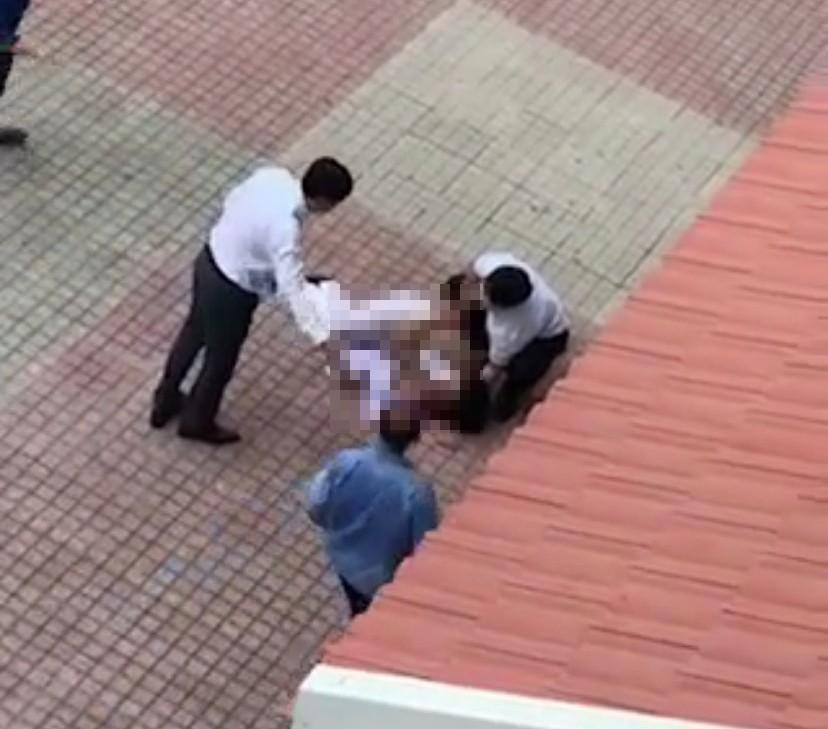 Hiện trường xảy ra vụ việc. (Ảnh: Dân Việt) Hiện trường xảy ra vụ việc. (Ảnh: Dân Việt)