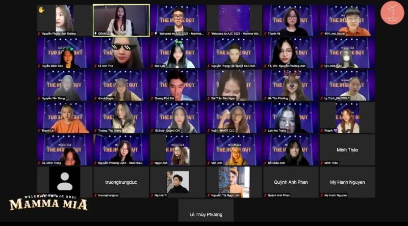 Màn giao lưu của ca sĩ khách mời đã thu hút lượng tương tác cực khủng từ phía khán giả. Màn giao lưu của ca sĩ khách mời đã thu hút lượng tương tác cực khủng từ phía khán giả.