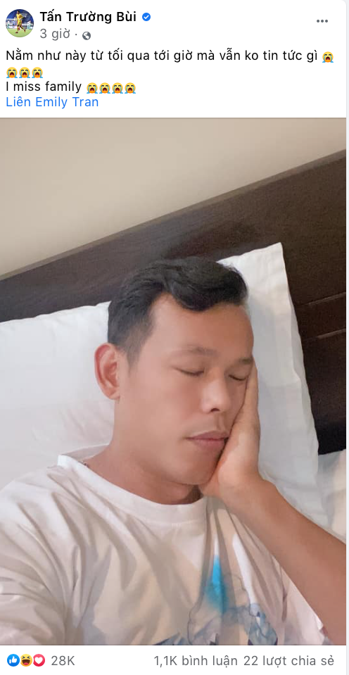 Thủ môn Tấn Trường cũng vô cùng sốt ruột và không quên cập nhật tình hình kèm tag vợ. Thủ môn Tấn Trường cũng vô cùng sốt ruột và không quên cập nhật tình hình kèm tag vợ.