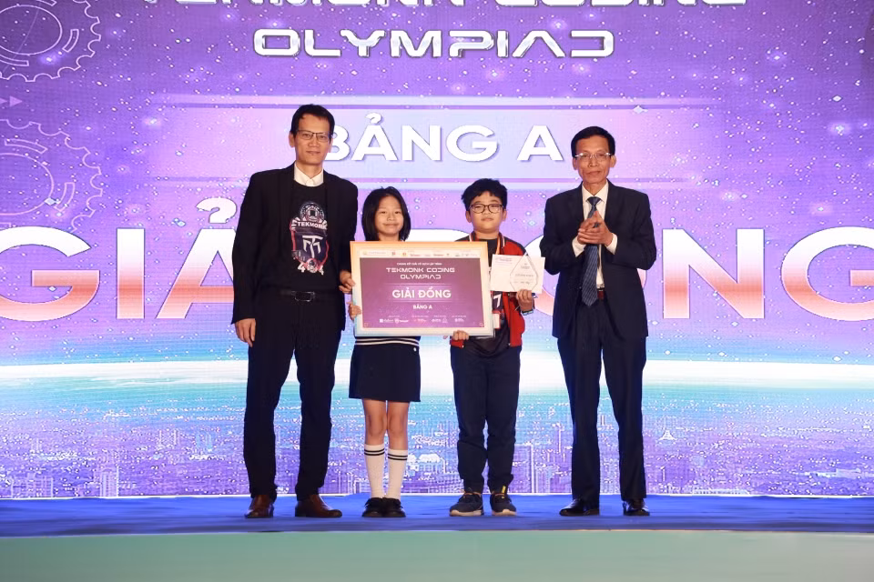 Những thí sinh đạt thành tích cao tại Tekmonk Coding Olympiad tiếp tục thắng lớn tại Olympic STEM Quốc tế 2025.