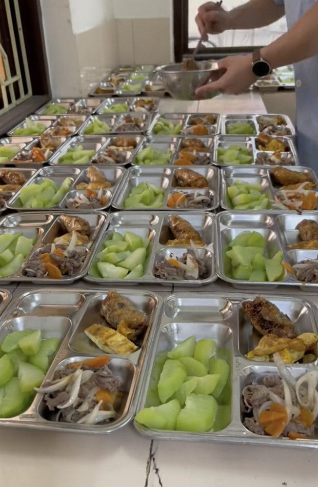 Những suất cơm vừa ngon mắt vừa đầy đủ dinh dưỡng do Lê Anh Nuôi chế biến chỉ với 26K. Những suất cơm vừa ngon mắt vừa đầy đủ dinh dưỡng do Lê Anh Nuôi chế biến chỉ với 26K.