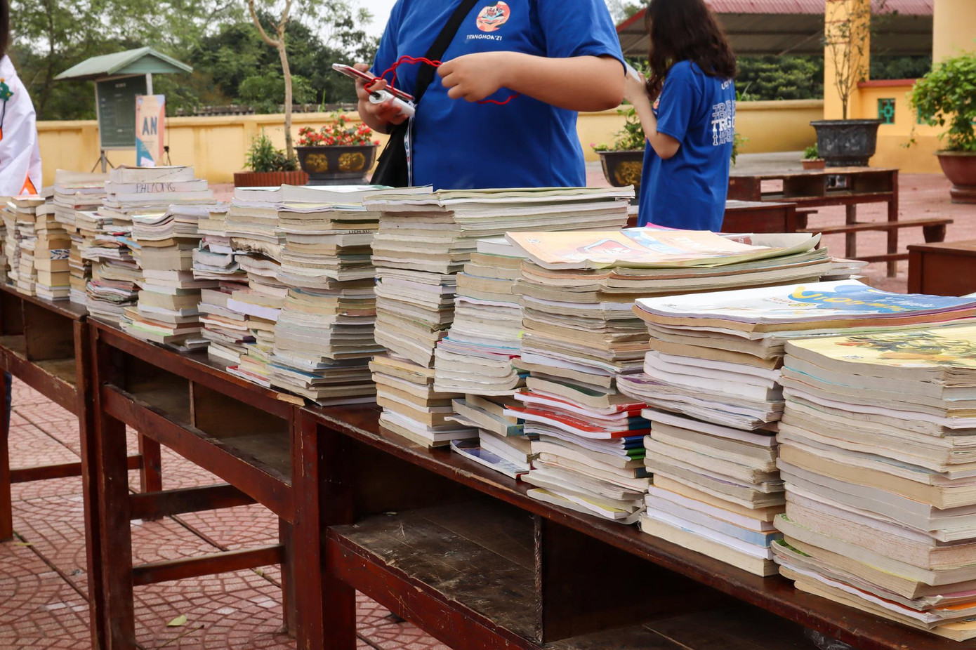 Những cuốn sách được đóng góp vào thư viện Trang Hoa, sẵn sàng thực hiện nhiệm vụ trao gửi tri thức đến các bạn học sinh. (Ảnh: Facebook Trang Hoa) Những cuốn sách được đóng góp vào thư viện Trang Hoa, sẵn sàng thực hiện nhiệm vụ trao gửi tri thức đến các bạn học sinh. (Ảnh: Facebook Trang Hoa)