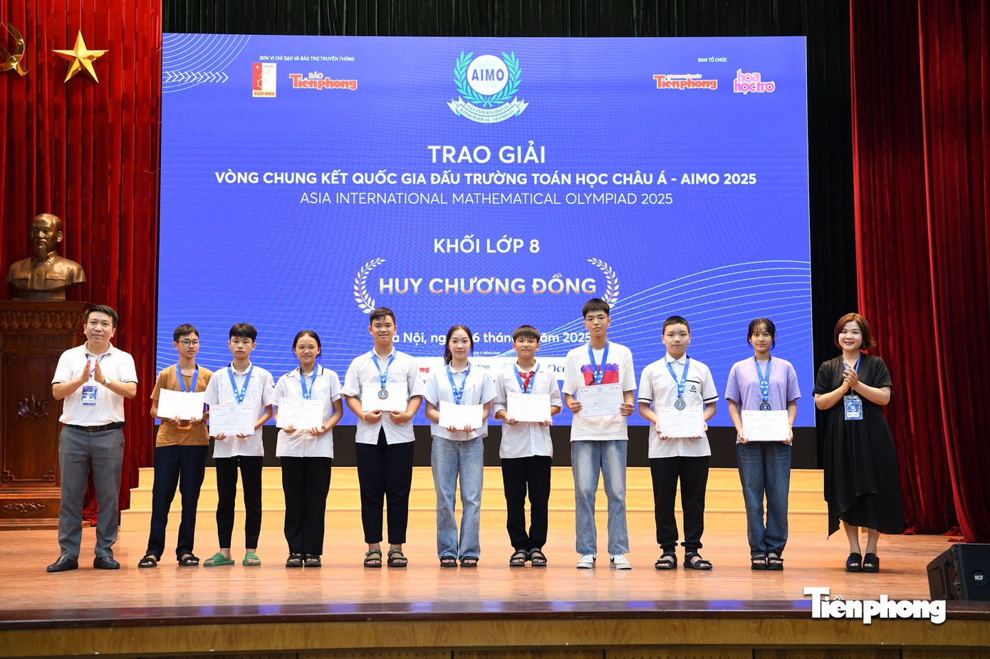 Thí sinh cấp THCS đạt Huy chương Đồng. Thí sinh cấp THCS đạt Huy chương Đồng.