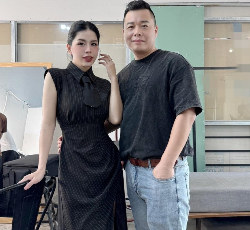 Hằng Du Mục tiết lộ ngày 19/8 Tôn Bằng sẽ được thả và ngày 20/8 là một ngày trọng đại với 4 mẹ con cô vì đó là ngày phiên tòa xét xử ly hôn. Hằng Du Mục tiết lộ ngày 19/8 Tôn Bằng sẽ được thả và ngày 20/8 là một ngày trọng đại với 4 mẹ con cô vì đó là ngày phiên tòa xét xử ly hôn.