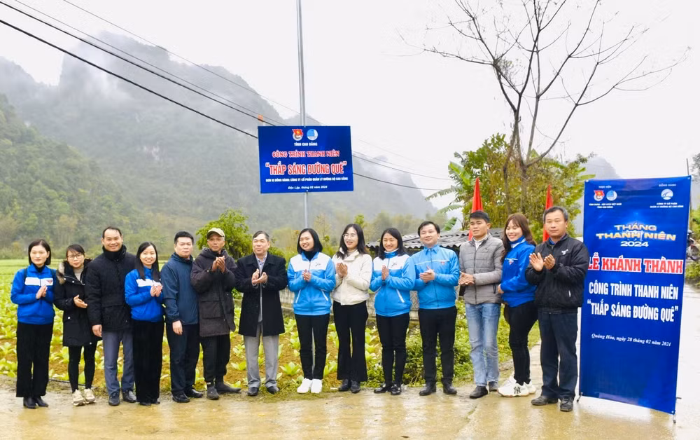 Khánh thành công trình thanh niên thắp sáng đường quê.