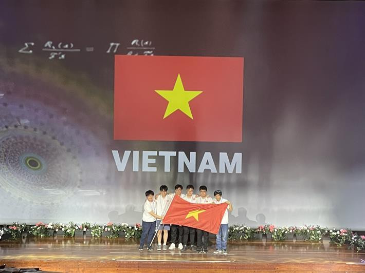 Đội tuyển Olympic Toán học Việt Nam năm 2022 giành thành tích xuất sắc. Đội tuyển Olympic Toán học Việt Nam năm 2022 giành thành tích xuất sắc.