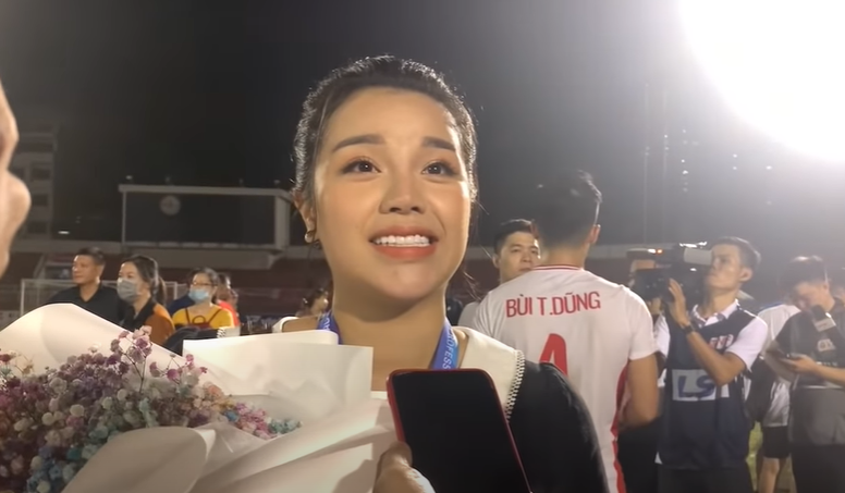 Khánh Linh chấm ông xã 100 điểm trên sân cỏ, 1.000 điểm ngoài đời thường. Khánh Linh chấm ông xã 100 điểm trên sân cỏ, 1.000 điểm ngoài đời thường.