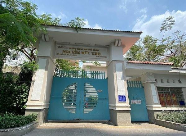 Trường THPT Nguyễn Hữu Thọ - nơi xảy ra vụ việc. Trường THPT Nguyễn Hữu Thọ - nơi xảy ra vụ việc.