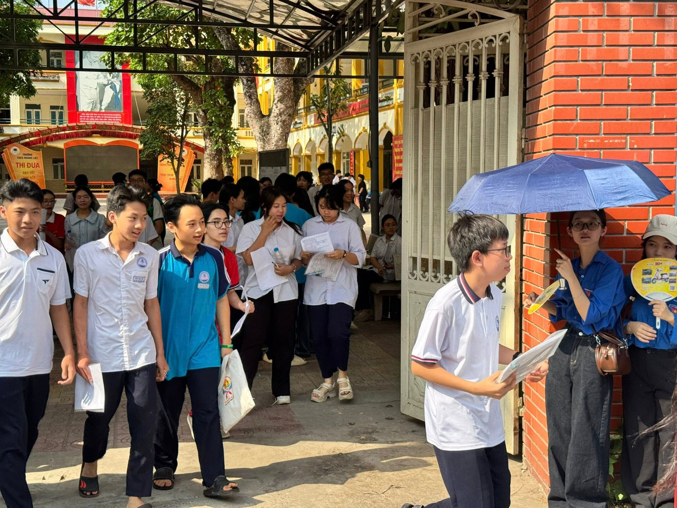 Thí sinh tại điểm thi trường THPT Việt Nam - Ba Lan. (Ảnh: Linh Phương)