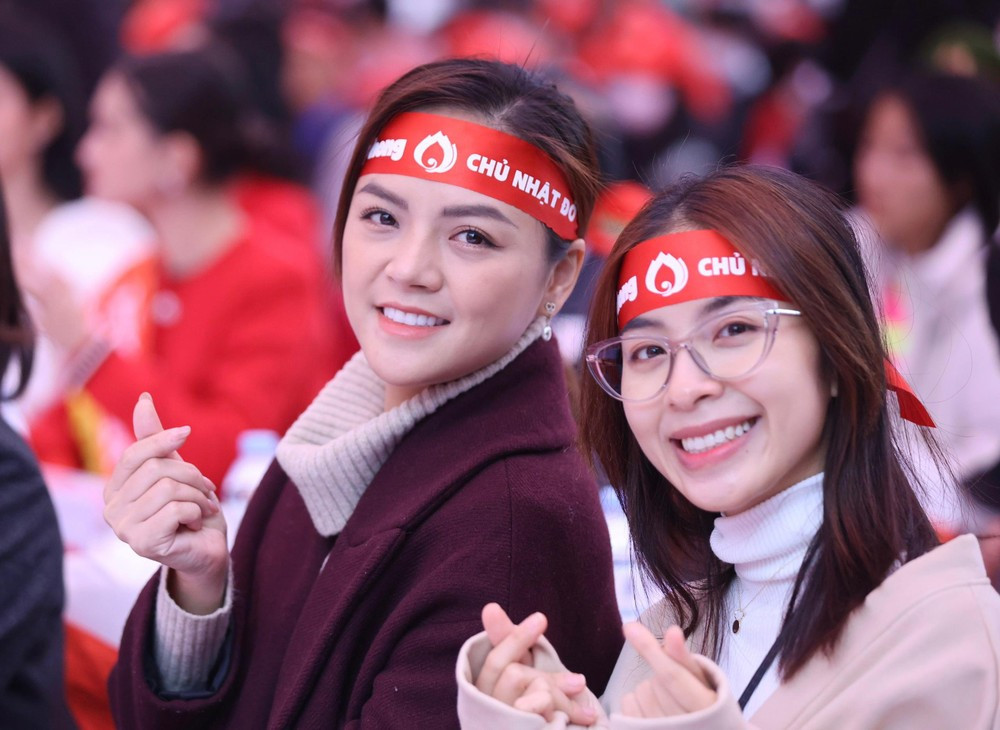 Các nghệ sĩ nổi tiếng đến cổ động cho Chủ nhật Đỏ 2023.