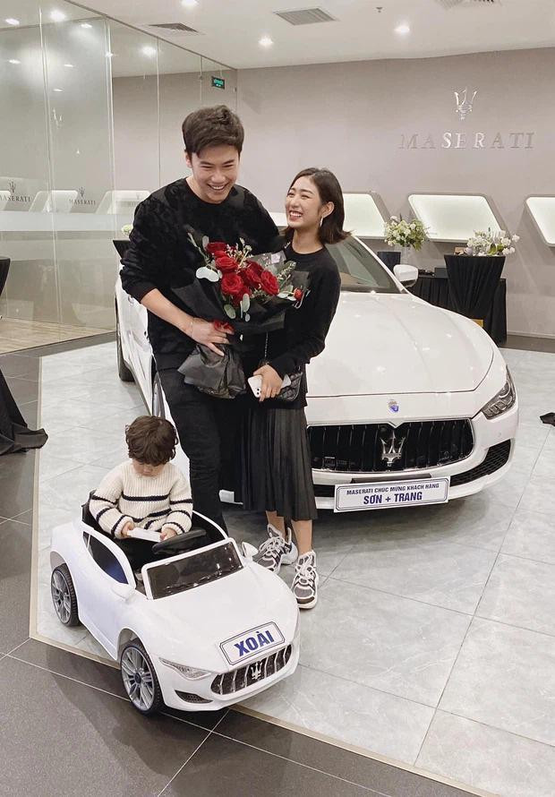 Vợ chồng Trang Lou - Tùng Sơn từng khiến cộng đồng mạng trầm trồ khi tậu siêu xe gần 5 tỉ vào cuối năm 2019. Vợ chồng Trang Lou - Tùng Sơn từng khiến cộng đồng mạng trầm trồ khi tậu siêu xe gần 5 tỉ vào cuối năm 2019.
