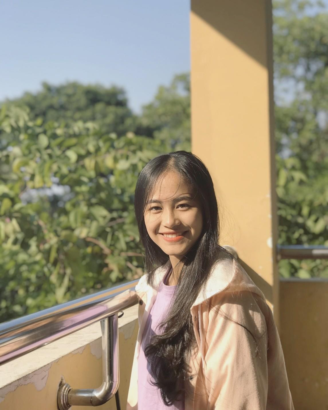 Cô bạn gái nhỏ có ngoại hình xinh xắn, nụ cười rạng rỡ, học giỏi và say sưa, sôi nổi trong hoạt động Đoàn thể, luôn mang lại năng lượng tích cực cho bạn bè xung quanh. (Ảnh: NVCC) Cô bạn gái nhỏ có ngoại hình xinh xắn, nụ cười rạng rỡ, học giỏi và say sưa, sôi nổi trong hoạt động Đoàn thể, luôn mang lại năng lượng tích cực cho bạn bè xung quanh. (Ảnh: NVCC)