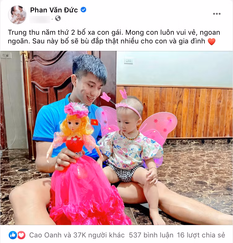 Ông bố một con Văn Đức đăng ảnh chụp cùng con gái yêu.