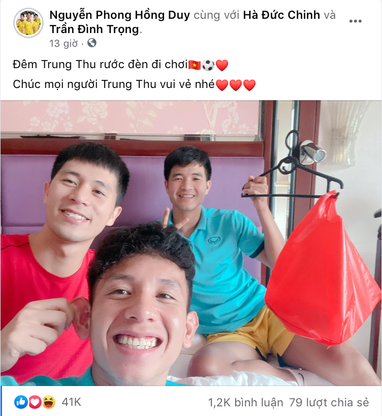 &quot;Đạo cụ đèn lồng&quot; của Đức Chinh quả là &quot;sáng tạo&quot; quá đi.