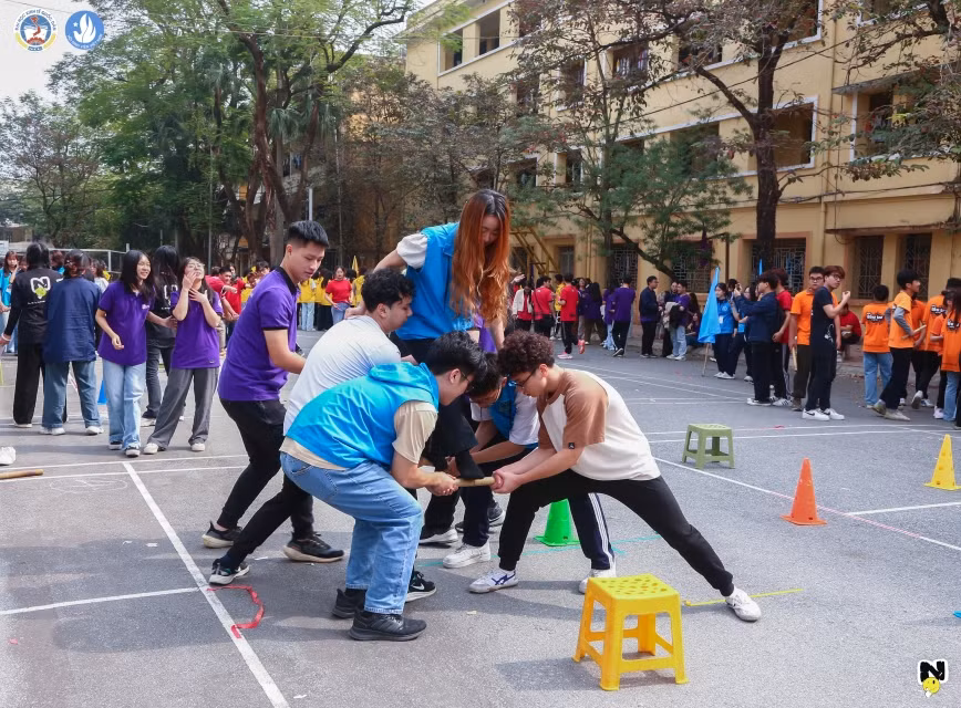 Sinh viên nhiệt tình hưởng ứng Ngày Hội.