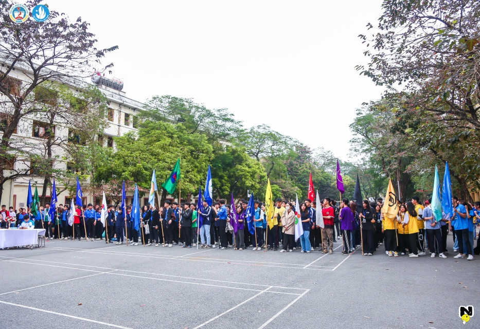 Hội thao diễn ra với sự cổ vũ nhiệt tình, cùng sự phối hợp nhịp nhàng của các bạn sinh viên. Hội thao diễn ra với sự cổ vũ nhiệt tình, cùng sự phối hợp nhịp nhàng của các bạn sinh viên.