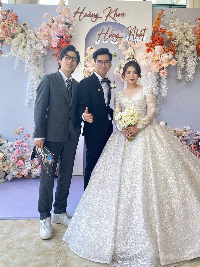 ViruSs chụp hình cùng vợ chồng PewPew.