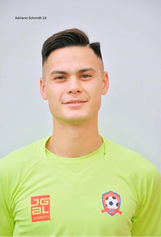 Adriano Schmidt. Adriano Schmidt.