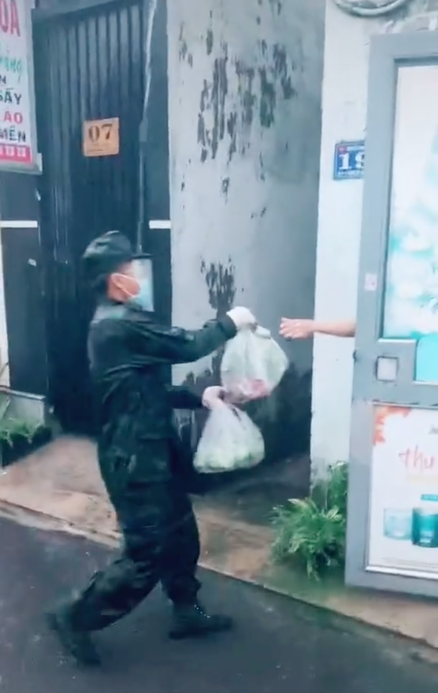 (Ảnh cắt từ clip) (Ảnh cắt từ clip)