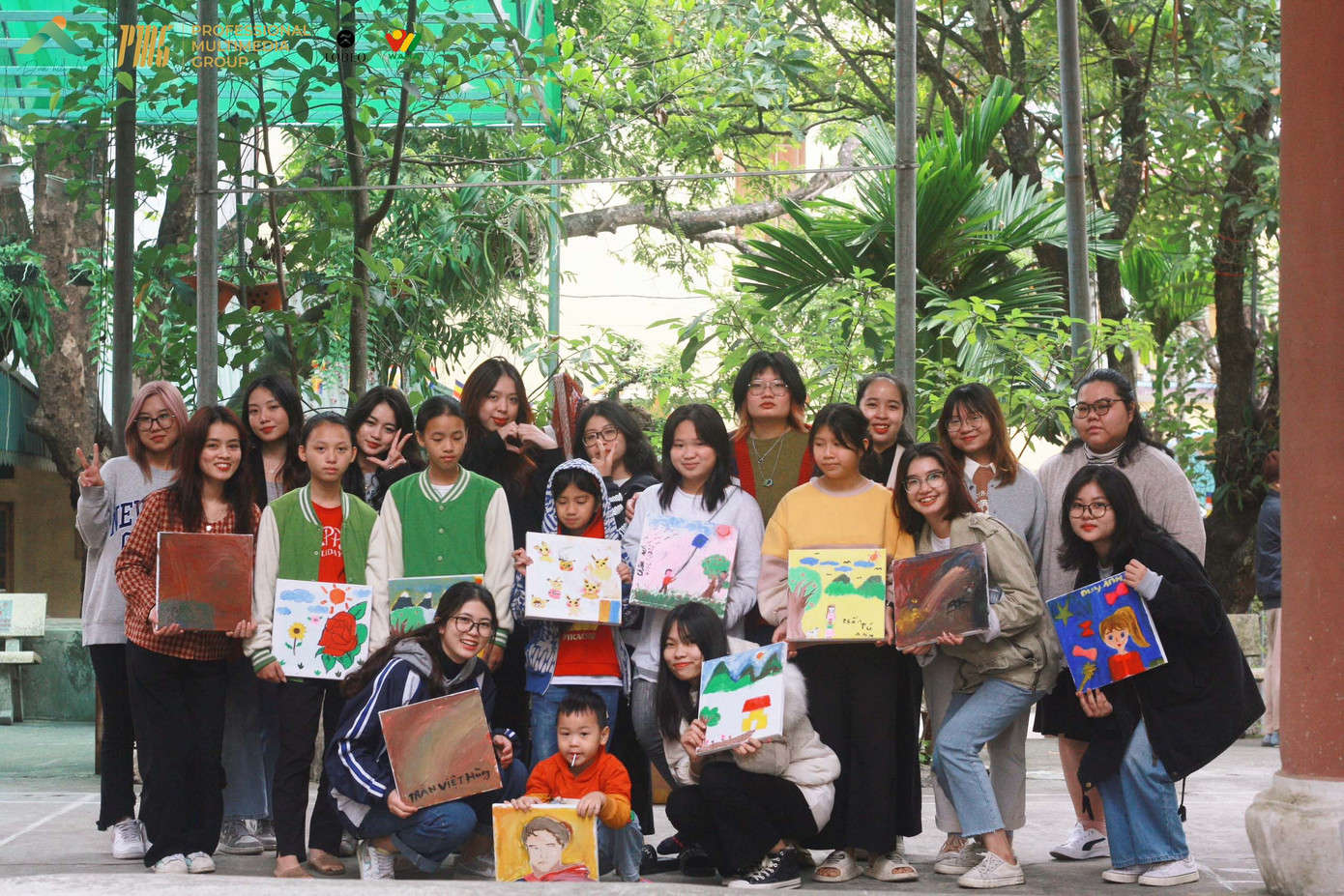 BTC giao lưu với các em nhỏ tại chùa Thịnh Đại.