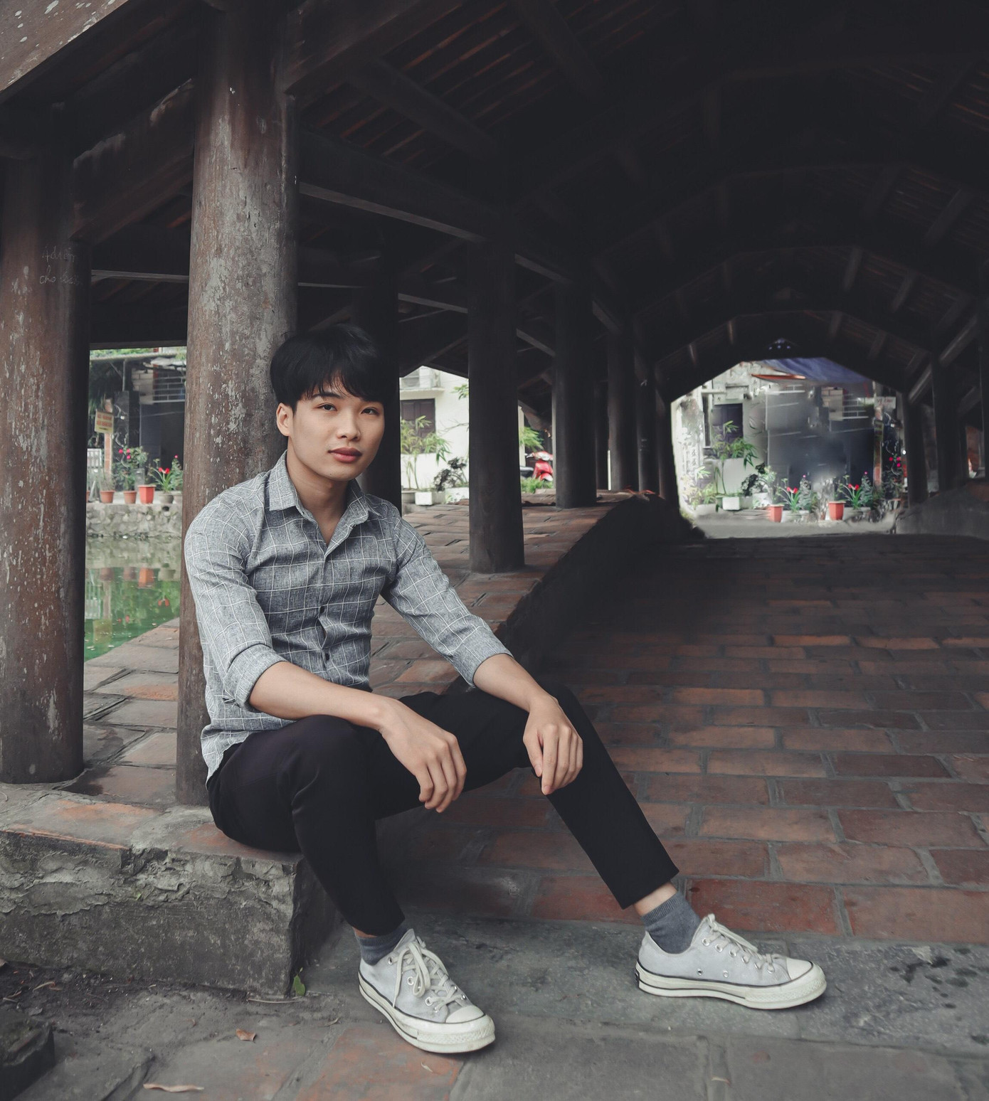 Chàng trai còn được biết đến với các hoạt động ngoại khóa và hoạt động Đoàn - Hội sôi nổi. Chàng trai còn được biết đến với các hoạt động ngoại khóa và hoạt động Đoàn - Hội sôi nổi.