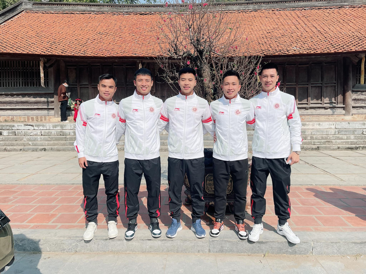 Mùng 4 Tết, trung vệ Bùi Tiến Dũng đã hội quân cùng CLB để chuẩn bị cho V-League 2023.