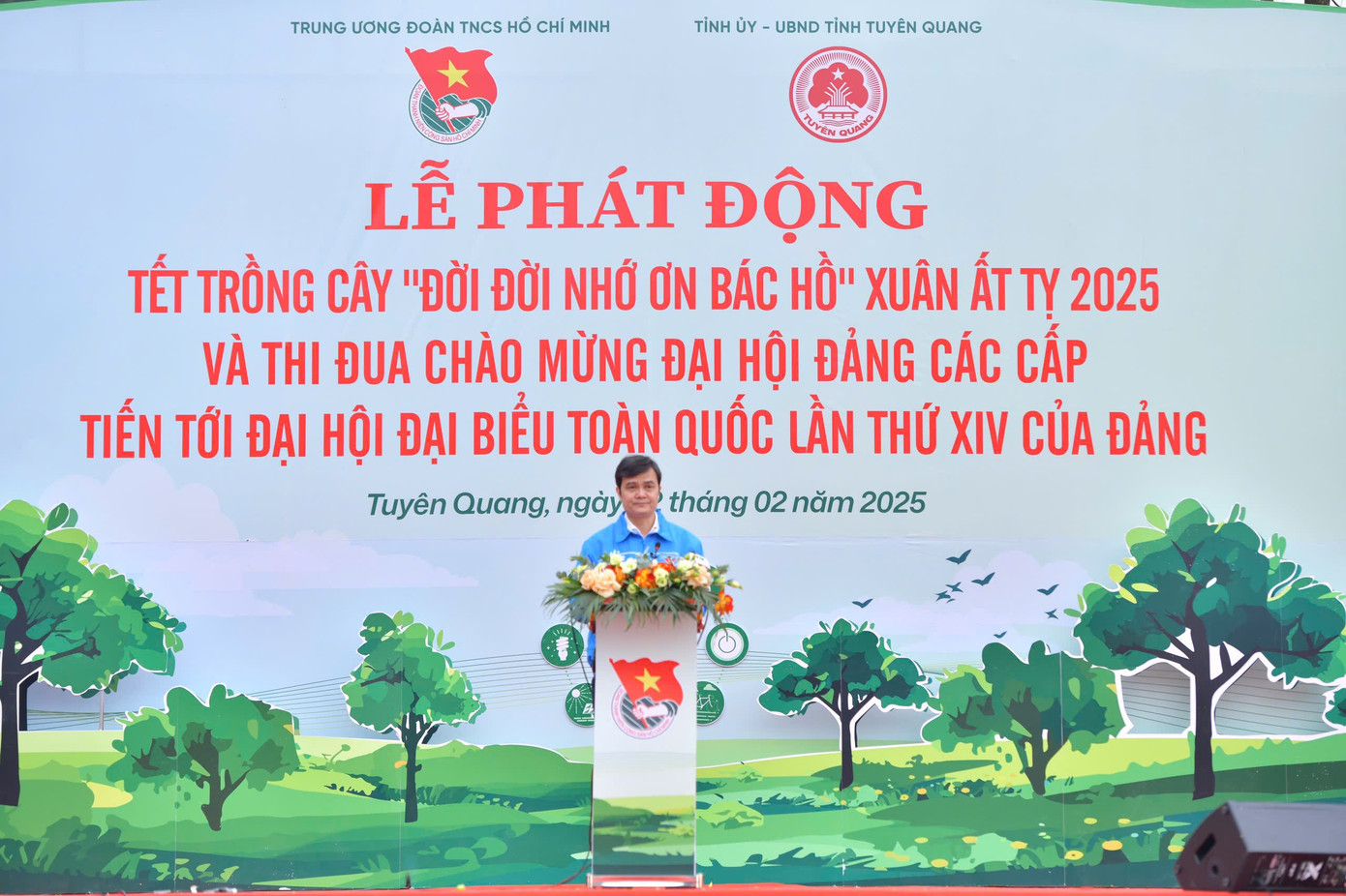 Đồng chí Bùi Quang Huy, Ủy viên dự khuyết BCH Trung ương Đảng, Bí thư thứ nhất Trung ương Đoàn phát biểu tại lễ phát động.