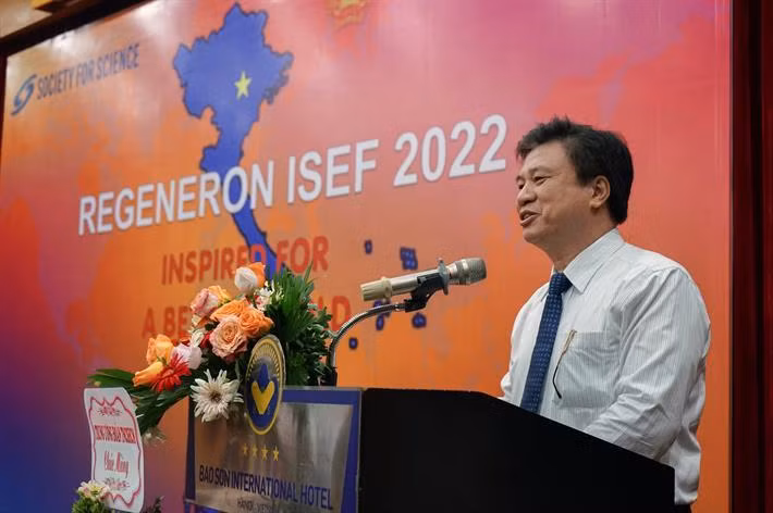 Thứ trưởng Nguyễn Hữu Độ khai mạc ISEF 2022 của các đội thi Việt Nam.