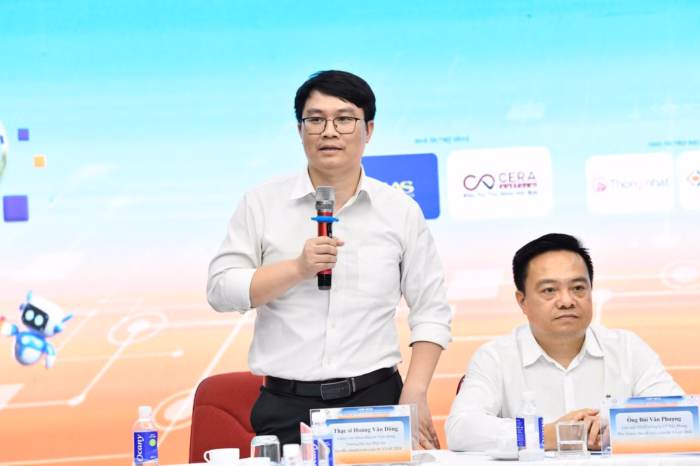 Thạc sĩ Hoàng Vân Đông, giảng viên Khoa Điện tử Viễn thông, Trường Đại học Điện lực - Giám đốc chuyên môn cuộc thi.
