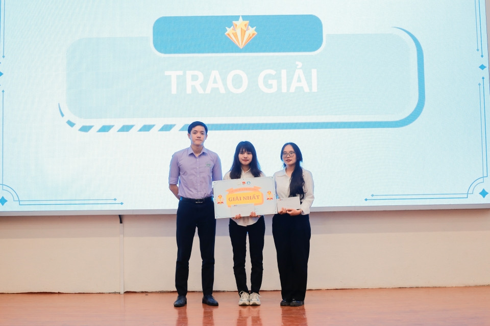 Thí sinh Vũ Thị Mừng (Trường Đại học Khoa học Xã hội và Nhân văn) đã xuất sắc giành danh hiệu quán quân Rung chuông vàng năm 2024.