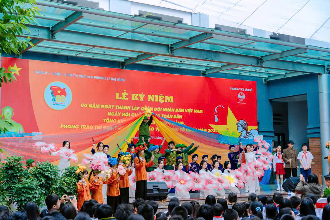 Không chỉ kiến thức chuyên môn, kỹ năng mềm và phẩm chất đạo đức của học sinh cũng được chú trọng phát triển. Không chỉ kiến thức chuyên môn, kỹ năng mềm và phẩm chất đạo đức của học sinh cũng được chú trọng phát triển.
